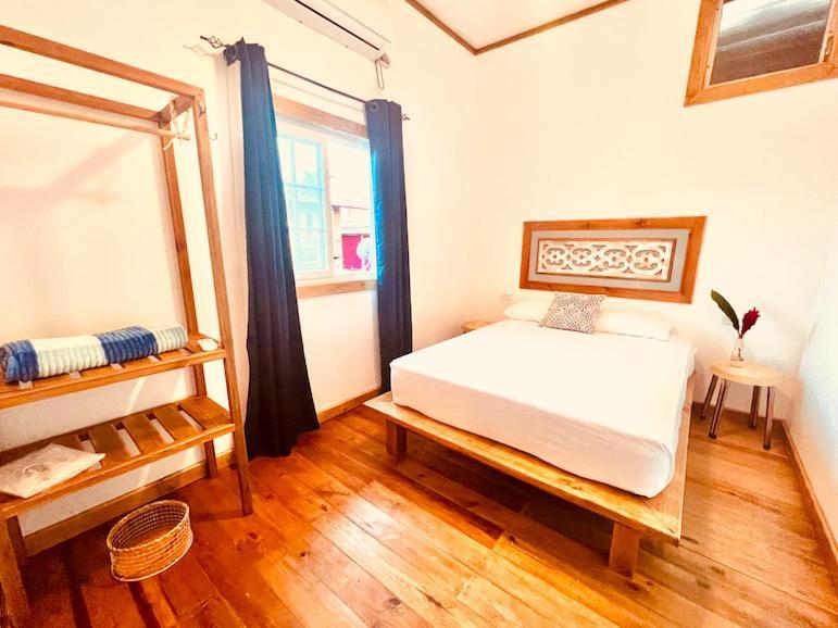 Hotel Casa Le Parc - Main Street Bocas del Toro Zewnętrze zdjęcie